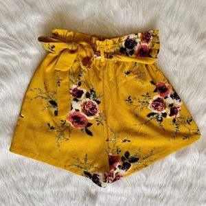 ✨ALL ITEMS $5✨ Shein Paper Bag Floral Shorts